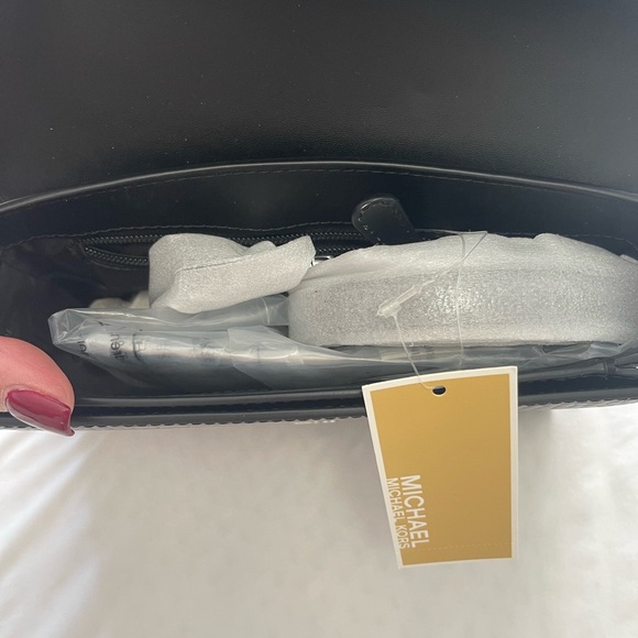 Authentic Michael Kors Carmen Medium Crocodile Embossed Convertible Bag - NEW - Picture 6 of 9